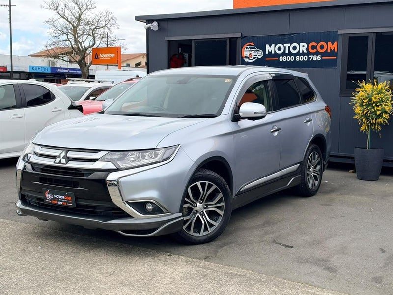 2015 Mitsubishi Outlander 24G 7 Seater, photo 3