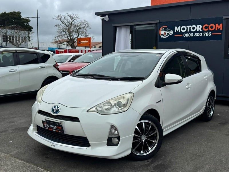2013 Toyota Aqua S, photo 3