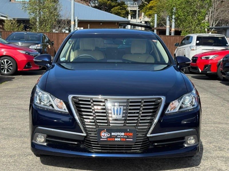 2014 Toyota Crown Royal Saloon, photo 2