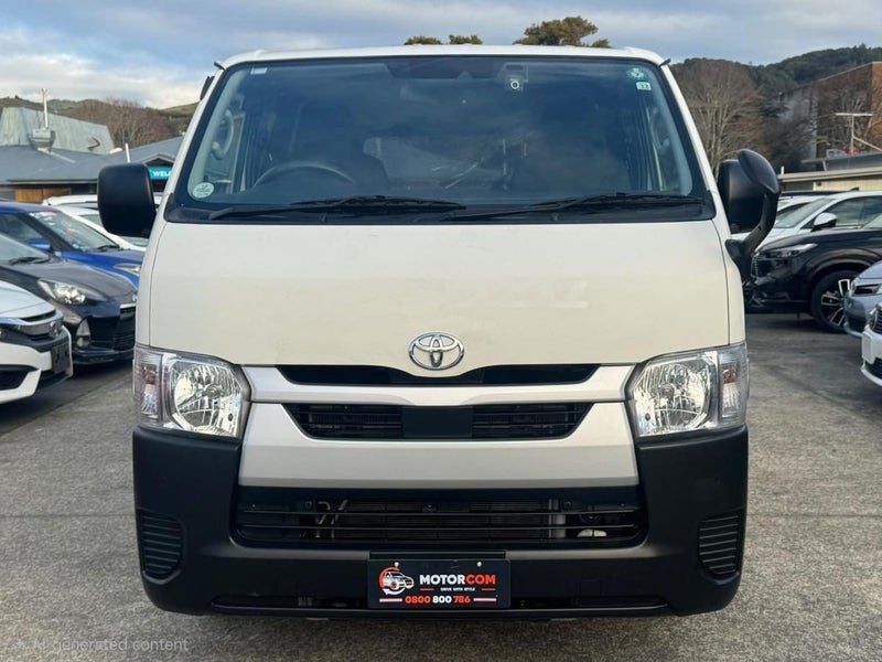 2020 Toyota Hiace DX, photo 2