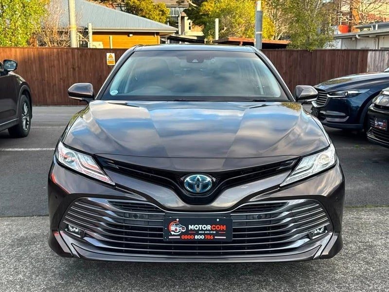 2017 Toyota Camry Hybrid, photo 2