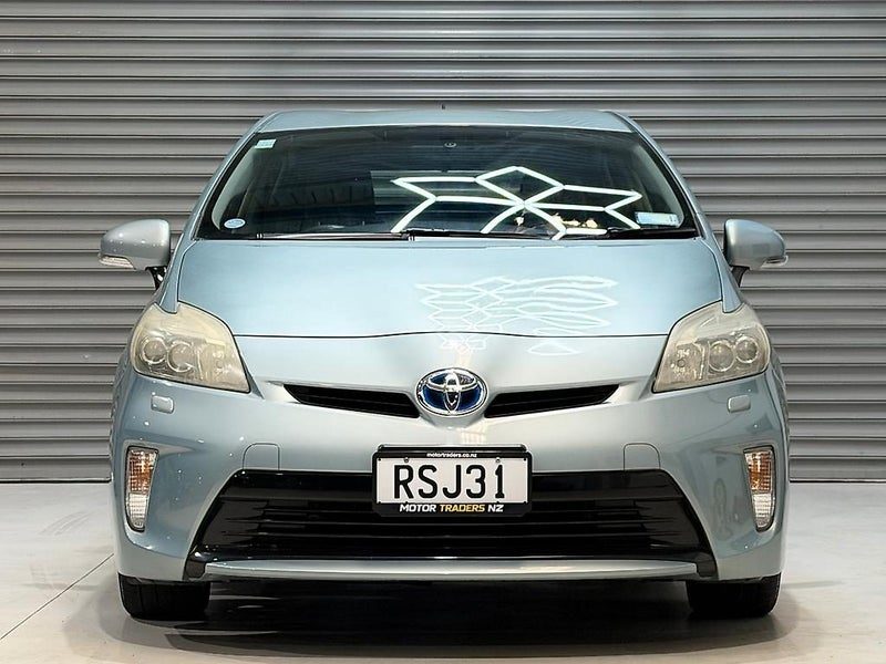2012 Toyota Prius ST, photo 3