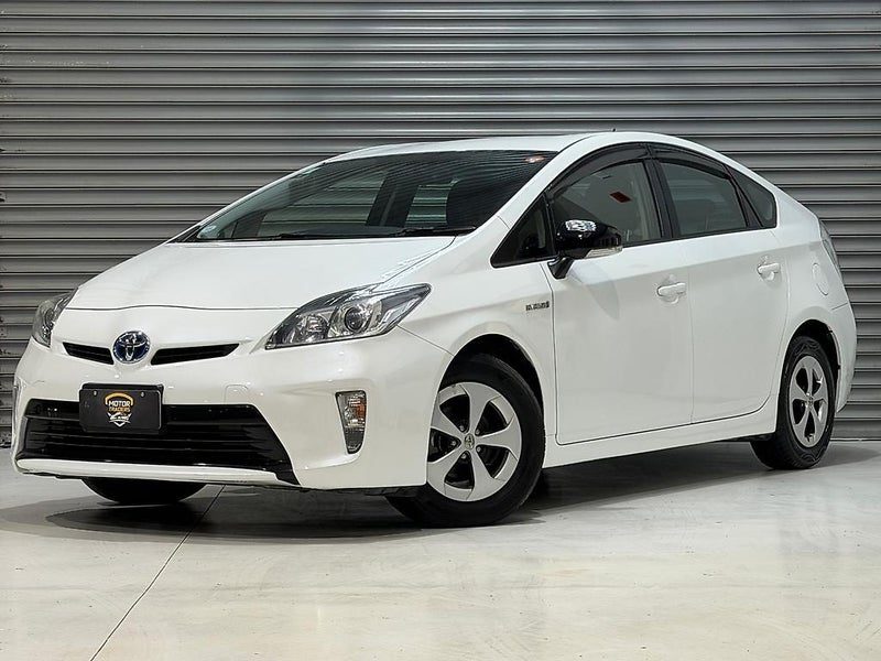 2015 Toyota Prius S Limited, photo 2