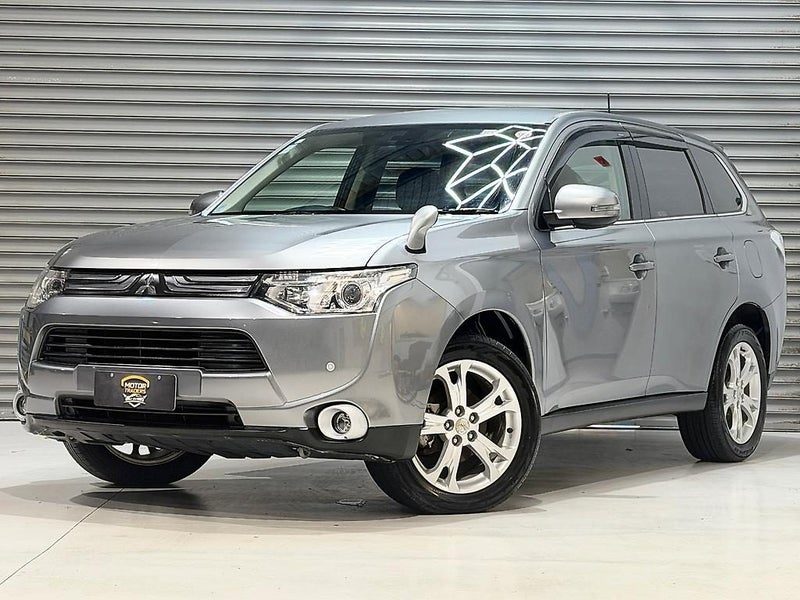 2014 Mitsubishi Outlander 24G 7 Seater, photo 3