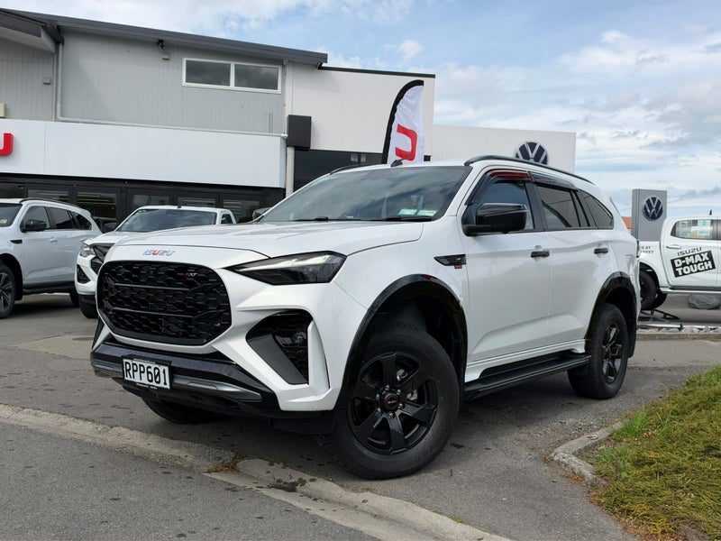 2026 Isuzu MU-X XT, photo 2