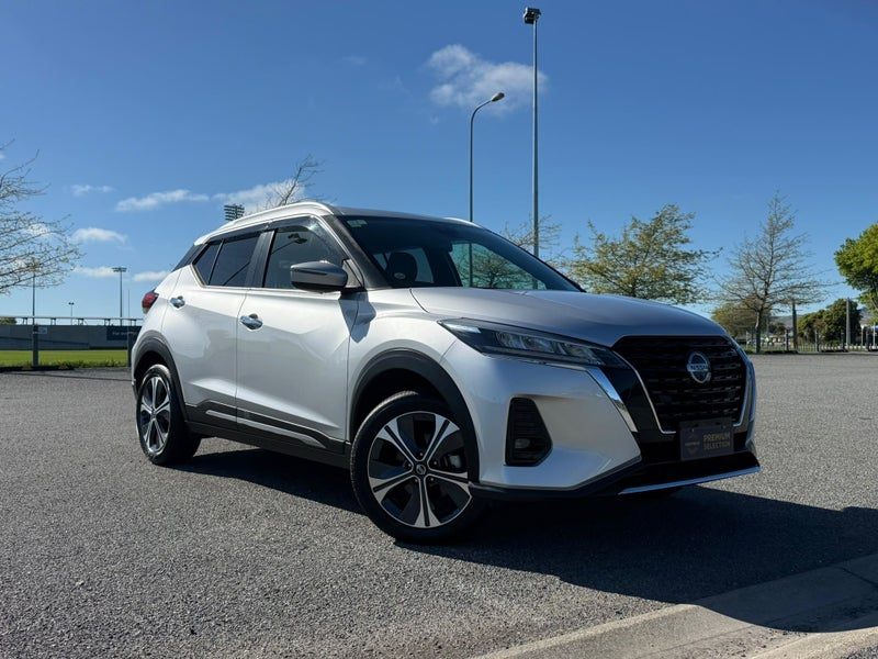 2020 Nissan Kicks - Hybrid! Low K's !