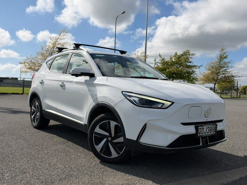 2023 MG ZS Essence EV - Top spec, Roof racks