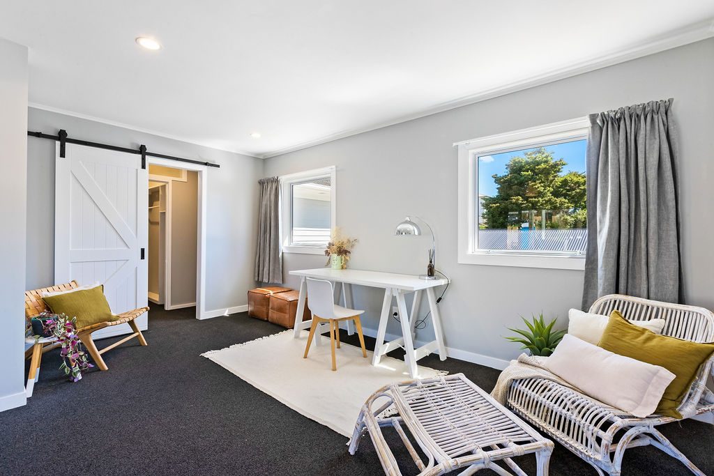 6 Alston Avenue, Kelston, photo 1