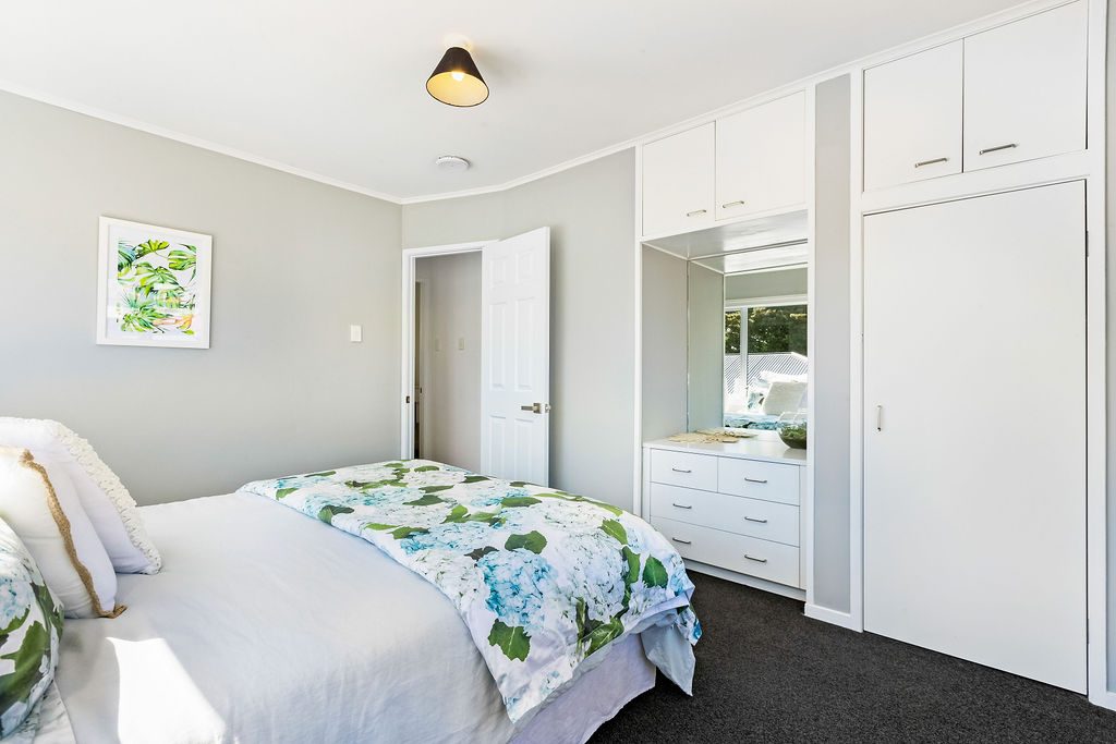 6 Alston Avenue, Kelston, photo 14