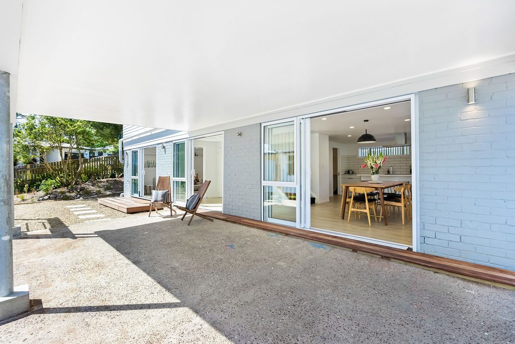 6 Alston Avenue, Kelston, photo 16