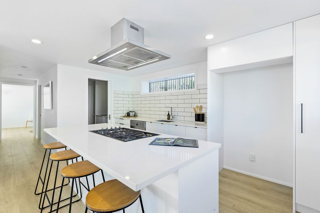 6 Alston Avenue, Kelston, photo 3