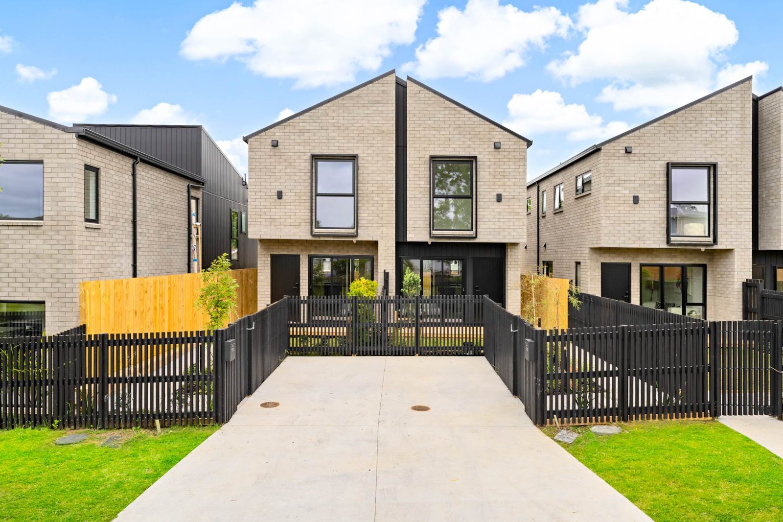 133D Riverpark Crescent, Henderson, photo 1
