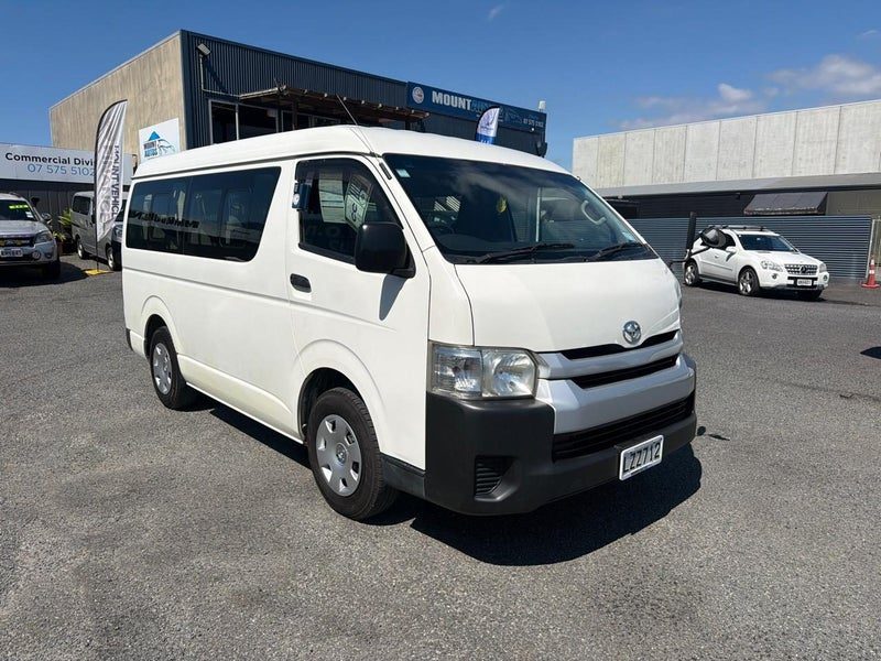 2015 Toyota Hiace 4WD 10 SEATER MINI BUS