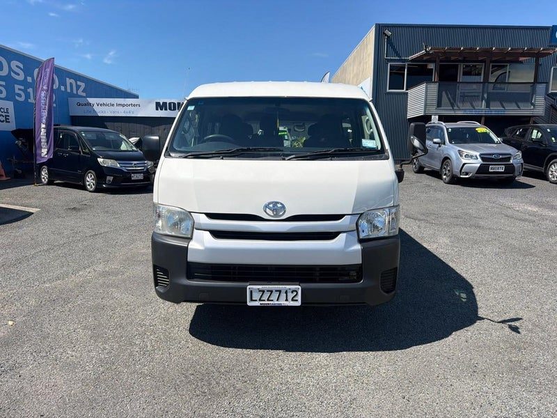 2015 Toyota Hiace 4WD 10 SEATER MINI BUS, photo 3