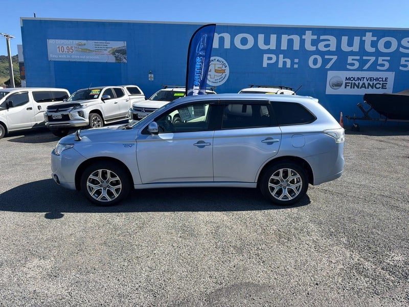 2014 Mitsubishi Outlander PHEV, photo 3