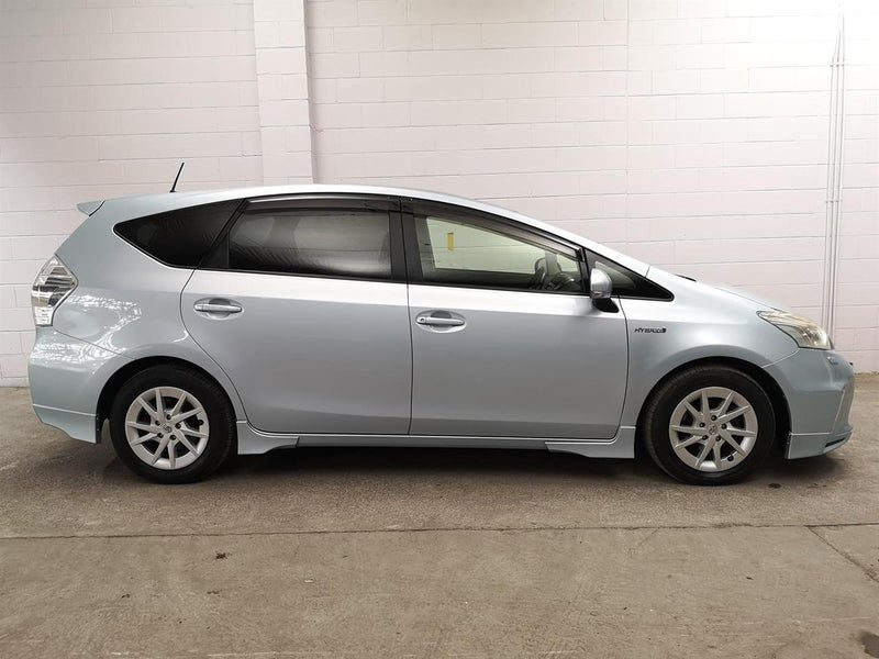 2012 Toyota Prius Alpha, photo 3