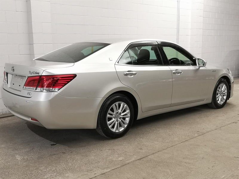 2015 Toyota Crown ROYAL SALOON HYBRID, photo 2