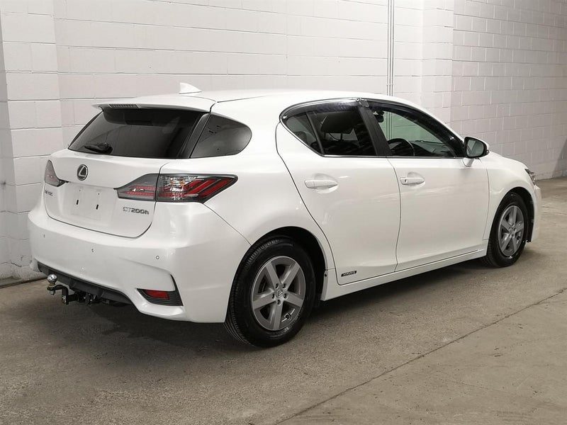 2014 Lexus CT 200h Hybrid, photo 2