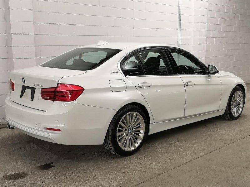 2016 BMW 330e Hybrid, photo 2