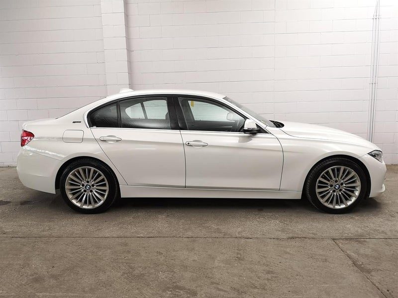 2016 BMW 330e Hybrid, photo 3