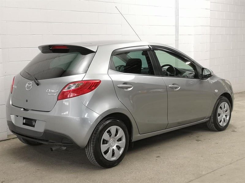 2013 Mazda Demio, photo 2