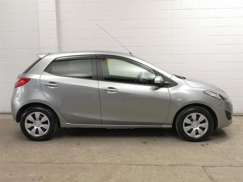 2013 Mazda Demio, photo 3