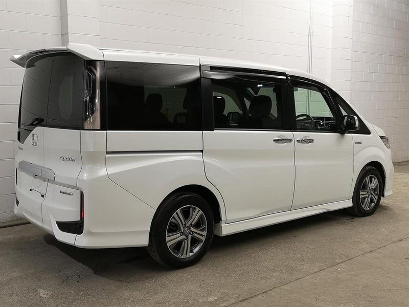 2017 Honda Step Wagon, photo 2