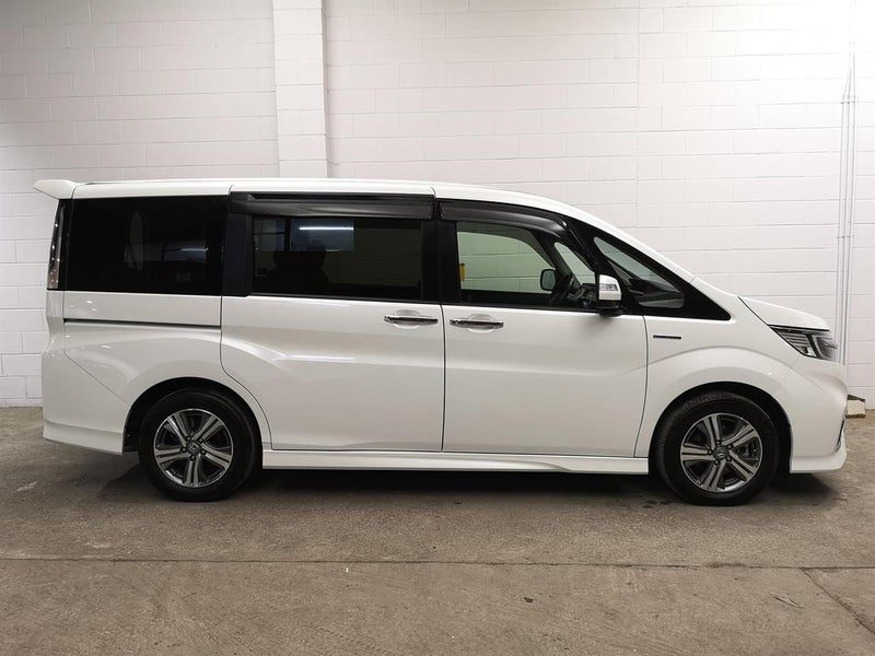 2017 Honda Step Wagon, photo 3