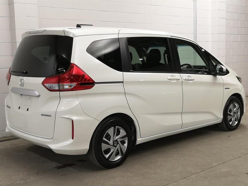 2016 Honda Freed Hybrid, photo 2
