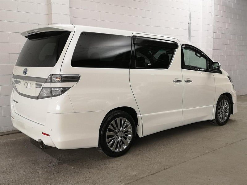 2013 Toyota Alphard Hybrid, photo 2