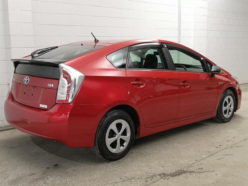 2013 Toyota Prius super low kms, as new, photo 2