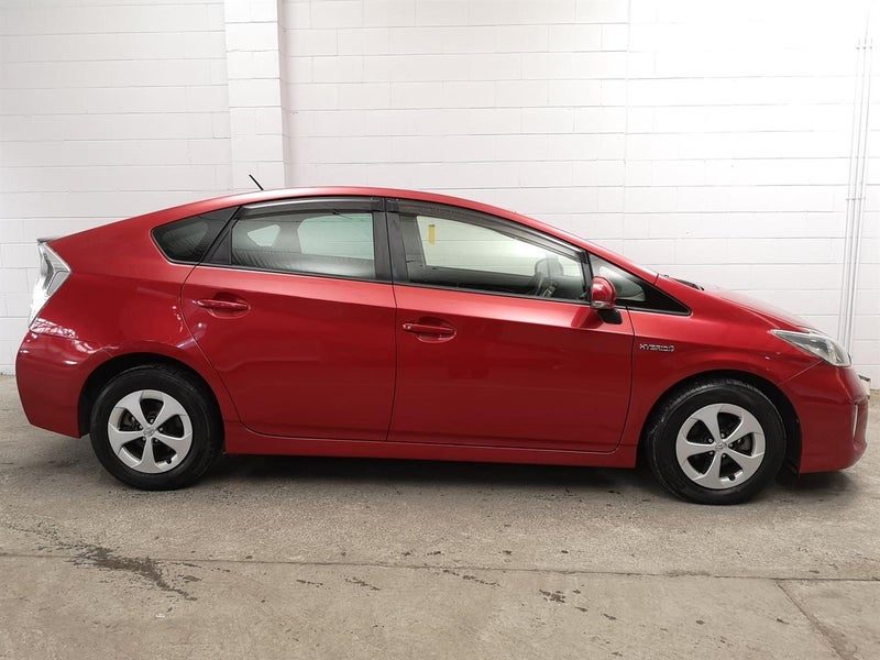 2013 Toyota Prius super low kms, as new, photo 3