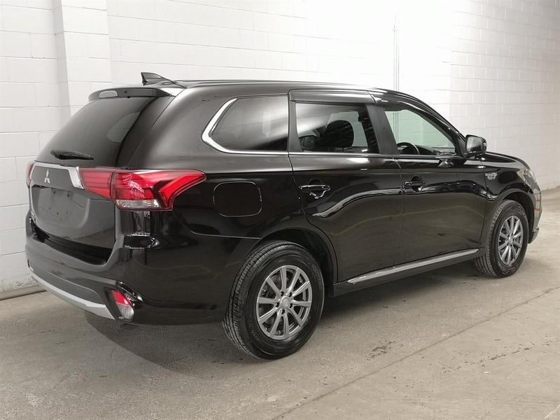 2015 Mitsubishi Outlander PHEV, photo 2