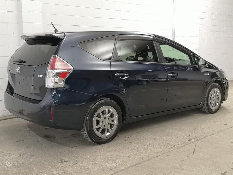 2017 Toyota Prius Alpha, photo 2