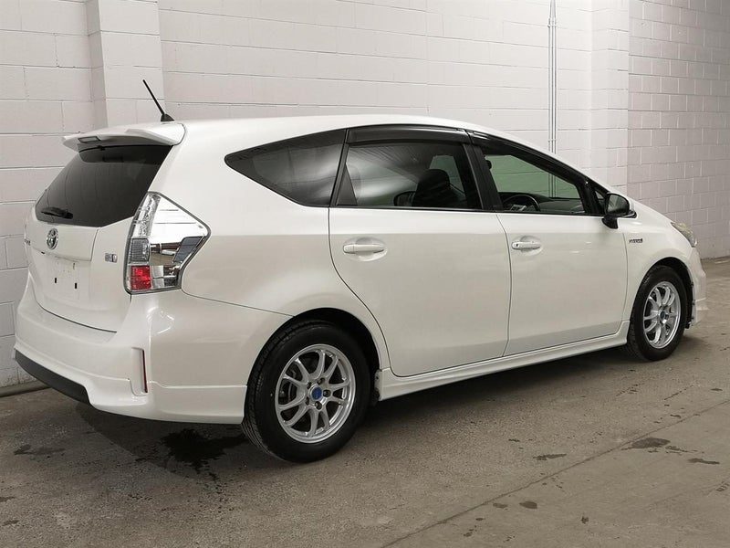 2012 Toyota Prius Alpha, photo 2