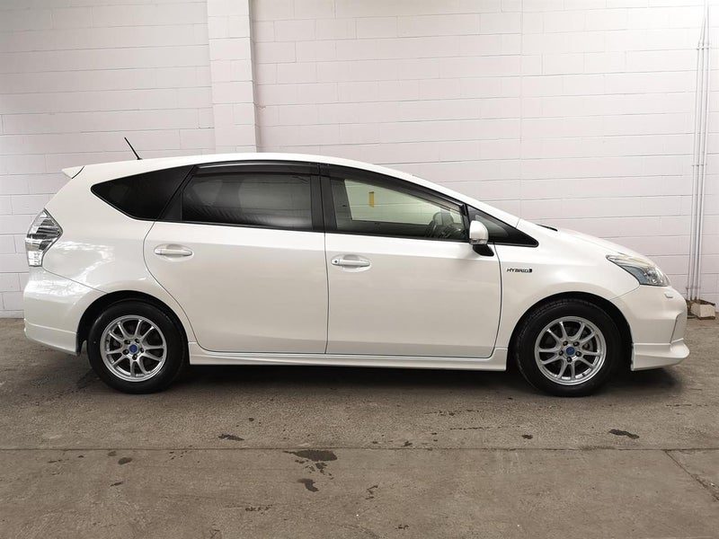 2012 Toyota Prius Alpha, photo 3