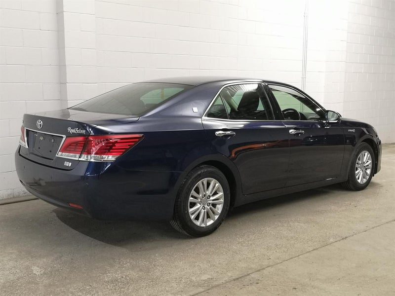 2015 Toyota Crown Hybrid, photo 2