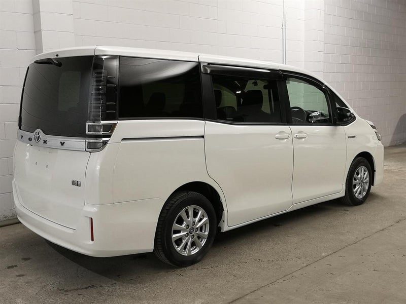 2017 Toyota Voxy Hybrid, photo 2
