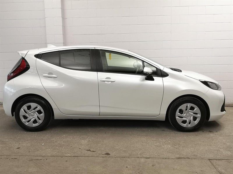 2022 Toyota Aqua Newshape ,Keyless ,Camera, photo 3