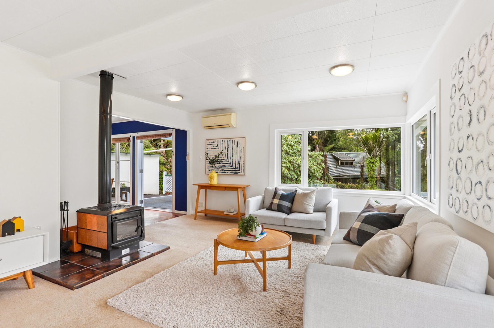 562 Scenic Drive, Waiatarua, photo 11