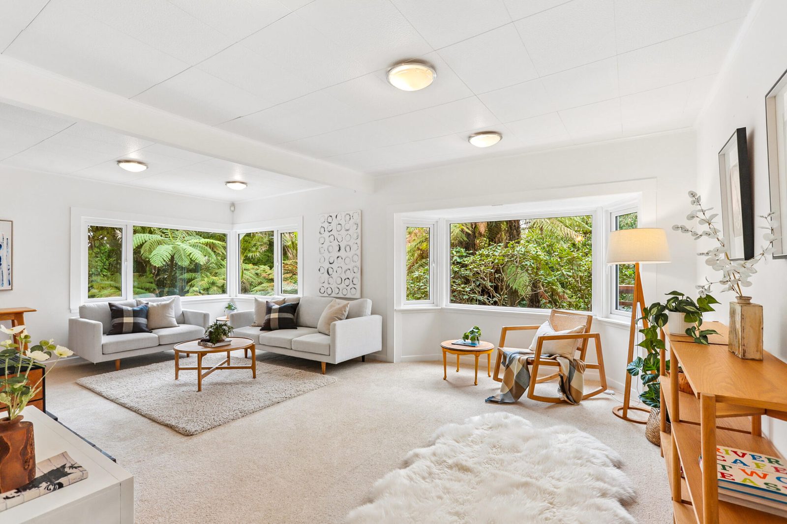 562 Scenic Drive, Waiatarua, photo 3