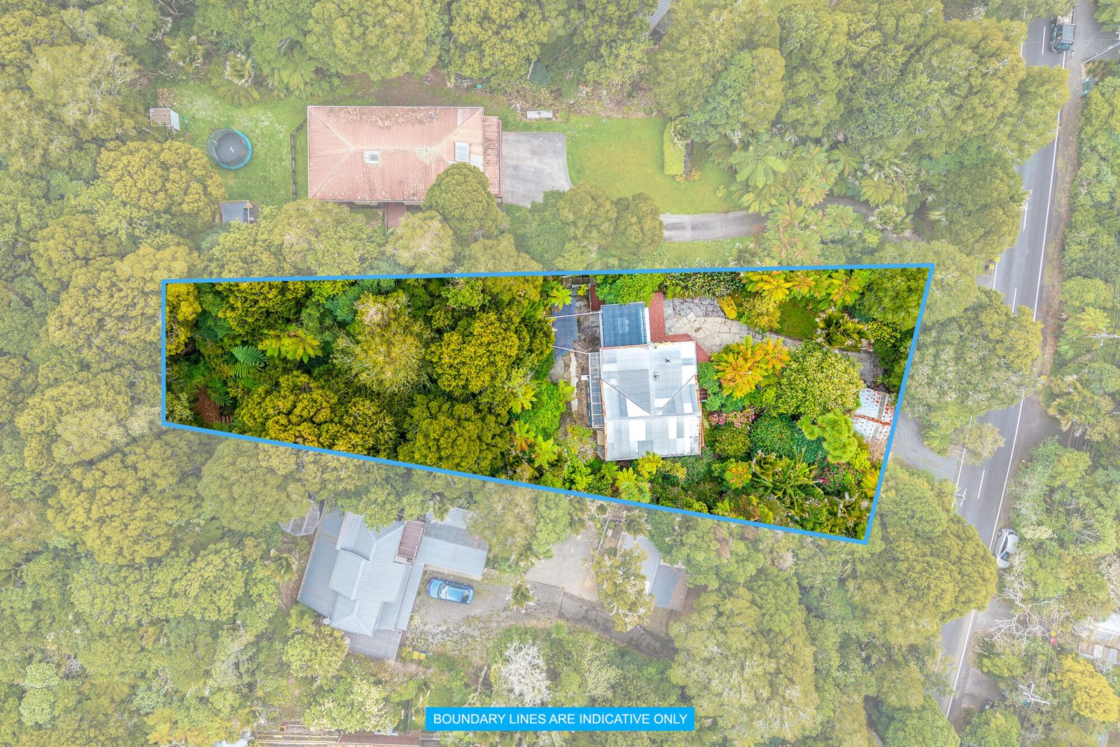 562 Scenic Drive, Waiatarua, photo 5