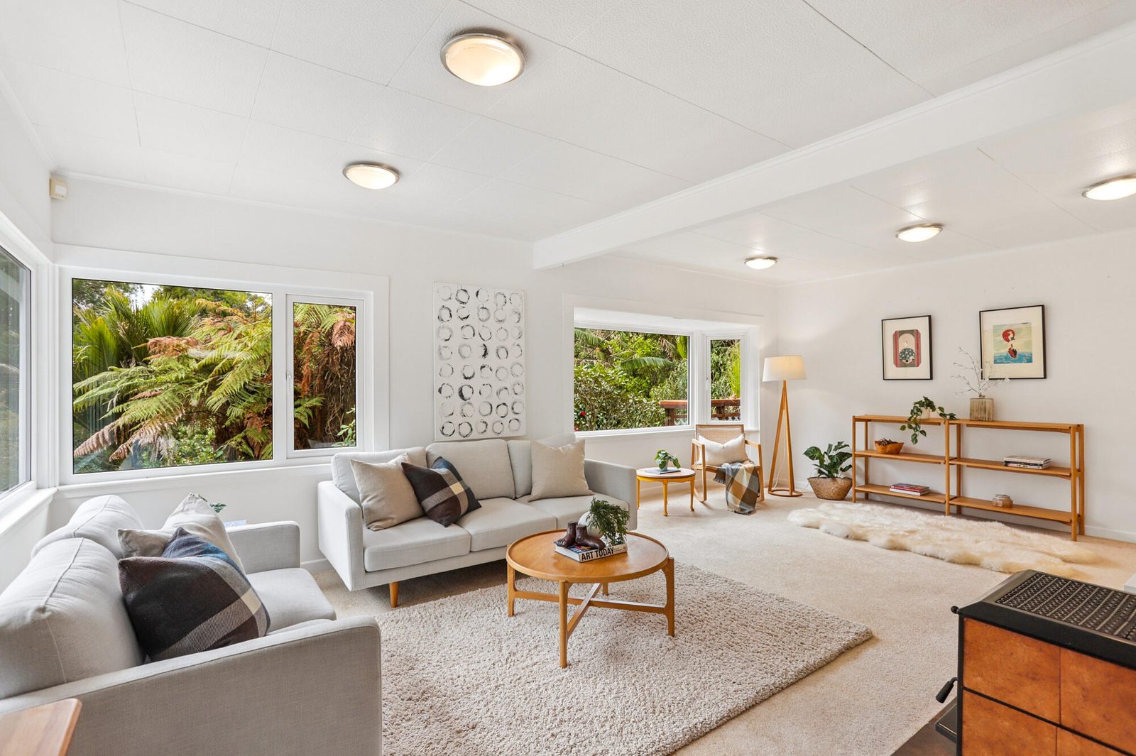 562 Scenic Drive, Waiatarua, photo 10