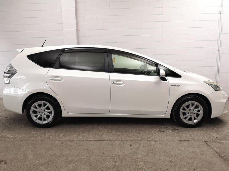 2012 Toyota Prius Alpha, photo 3