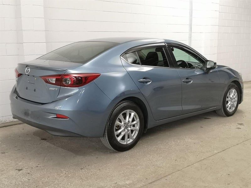 2013 Mazda Axela, photo 2