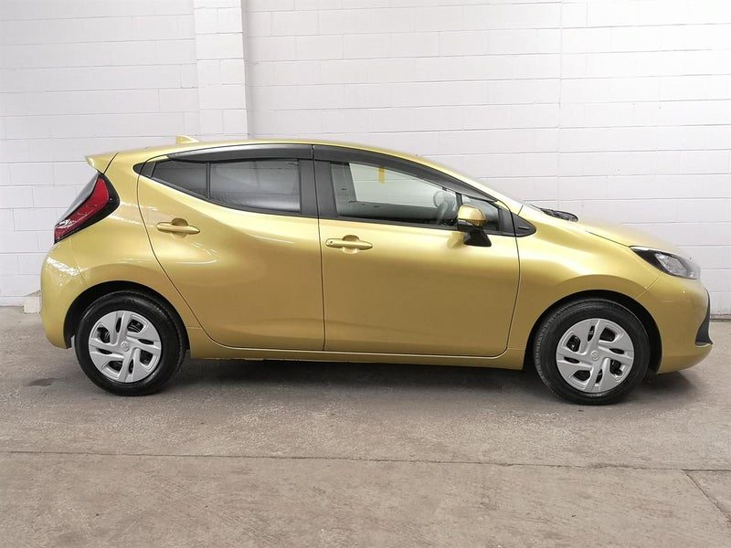 2021 Toyota Aqua, photo 3