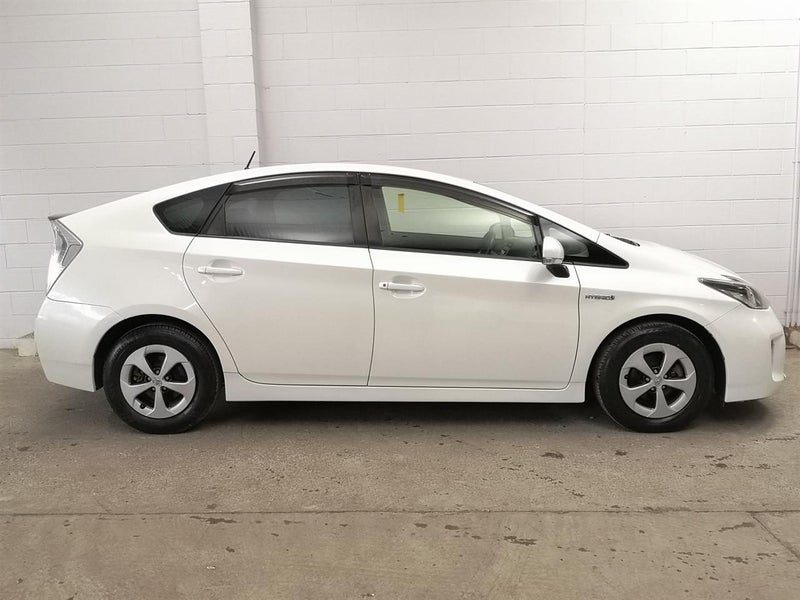 2013 Toyota Prius facelift ,low ks, as new, photo 3