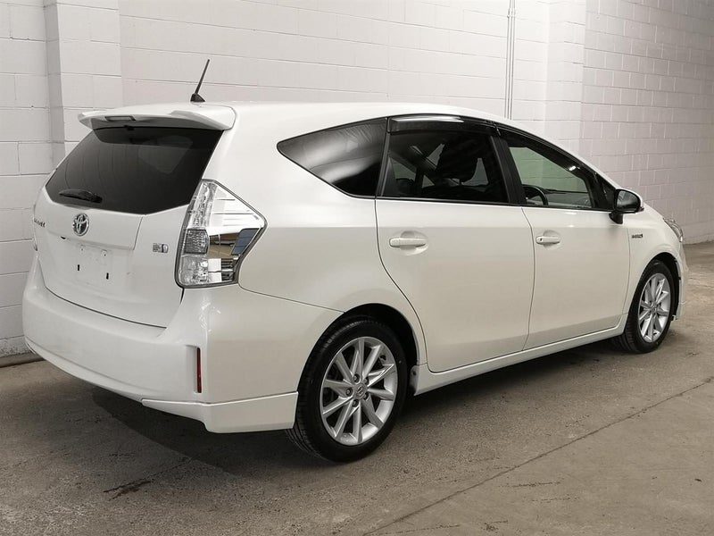 2012 Toyota Prius Alpha, photo 2