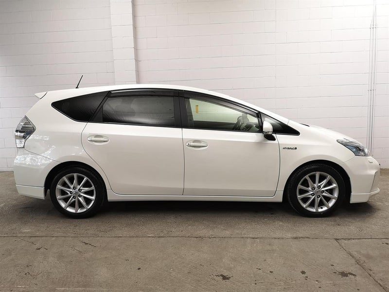 2012 Toyota Prius Alpha, photo 3