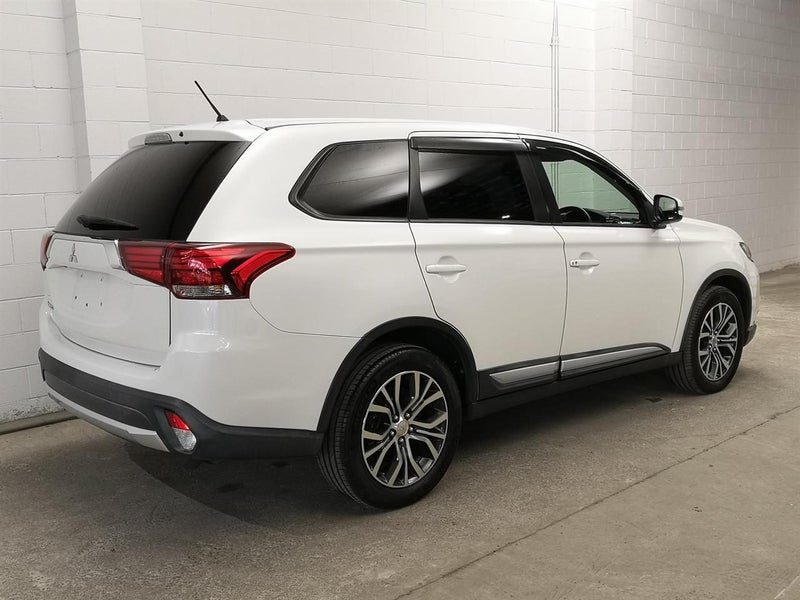 2016 Mitsubishi Outlander 7 Seater, photo 2